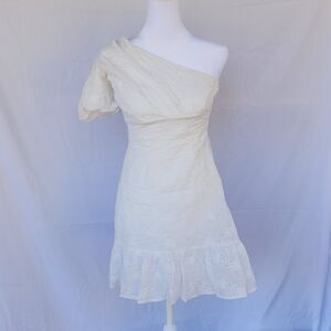 Off the shoulder white eyelet .summer dress. (SP)